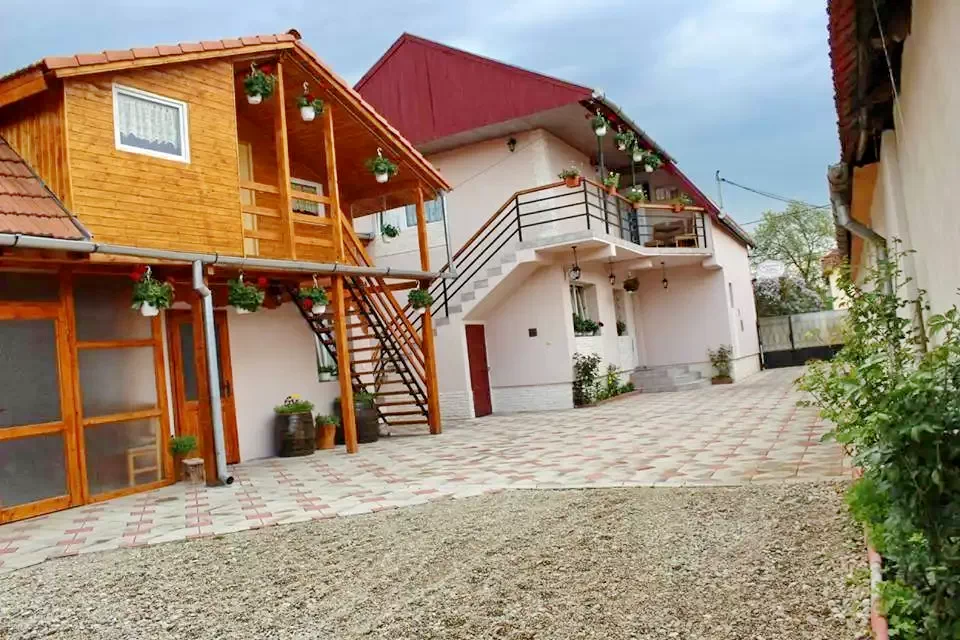 Cristur Cazare | Motel (K0269-44) Imaginea poate fi supusă drepturilor de autor. Se recomandă contactarea titularului drepturilor.