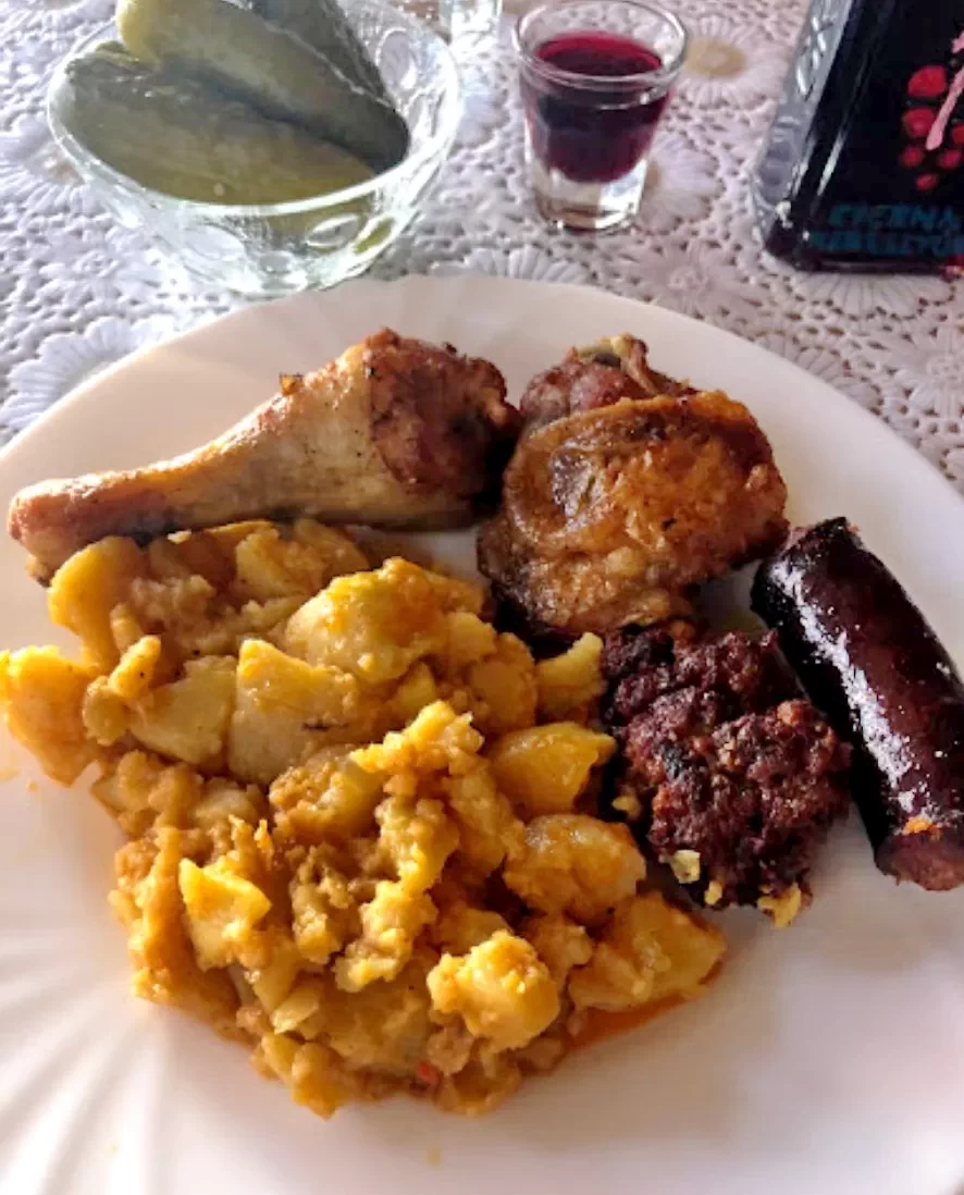 Cristur Cazare | Motel (K0269-49) Imaginea poate fi supusă drepturilor de autor. Se recomandă contactarea titularului drepturilor.