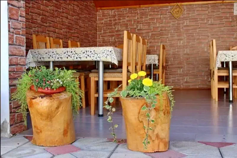 Cristur Cazare | Motel (K0269-50) Imaginea poate fi supusă drepturilor de autor. Se recomandă contactarea titularului drepturilor.