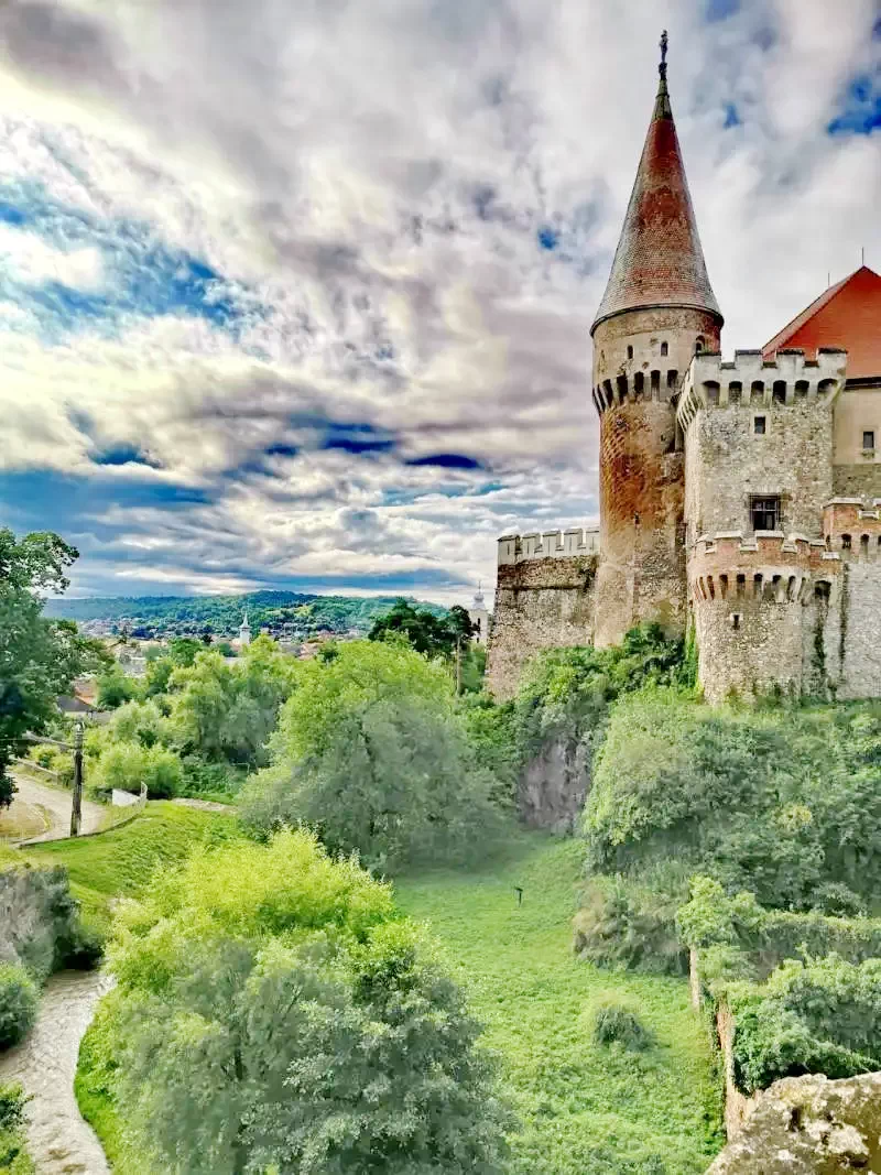 Cristur Cazare | Motel (K0269-61) Imaginea poate fi supusă drepturilor de autor. Se recomandă contactarea titularului drepturilor.