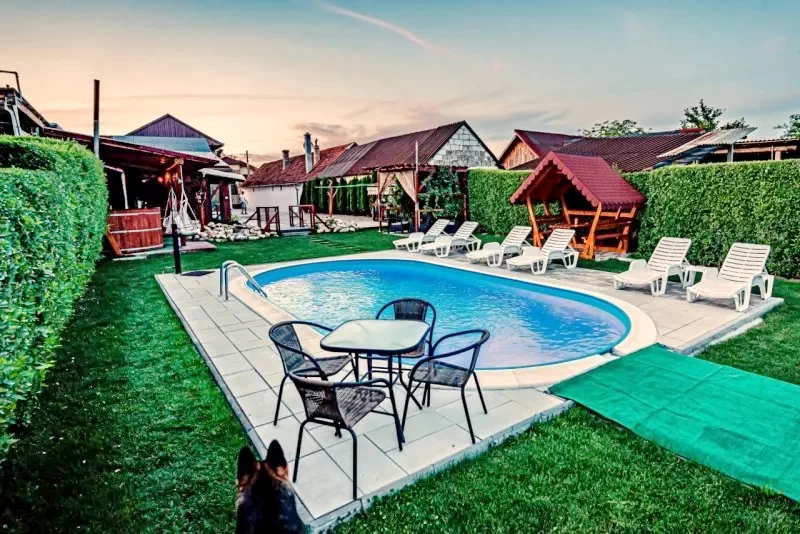 Cristur Cazare | Motel (K0269-62) Imaginea poate fi supusă drepturilor de autor. Se recomandă contactarea titularului drepturilor.