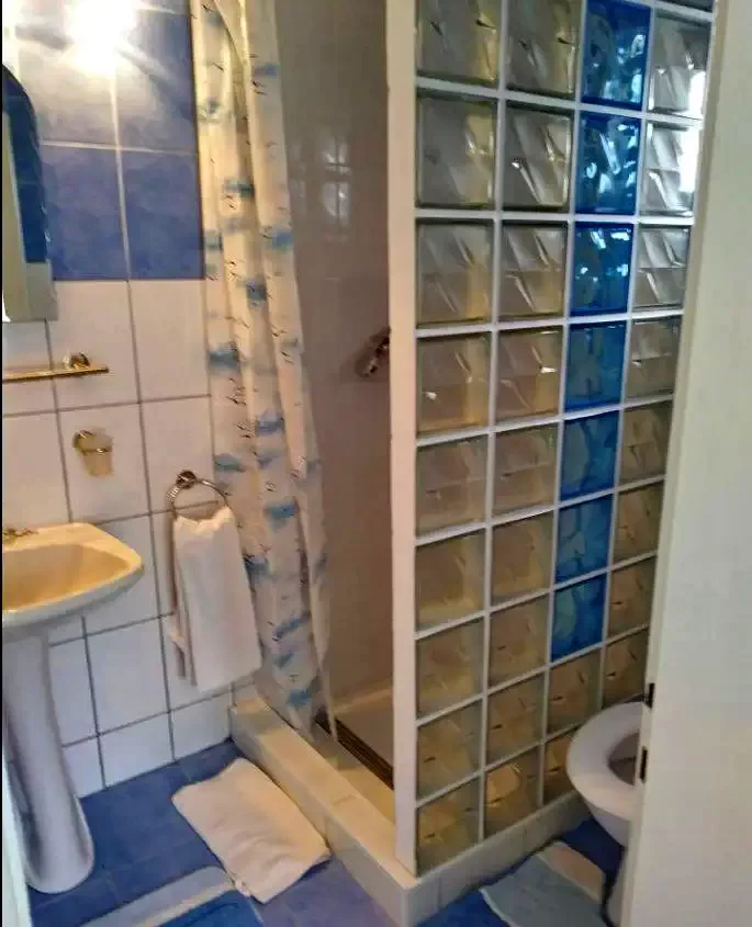 Cristur Cazare | Motel (K0667-7) Imaginea poate fi supusă drepturilor de autor. Se recomandă contactarea titularului drepturilor.