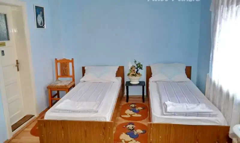 Cristur Cazare | Motel (K0667-8) Imaginea poate fi supusă drepturilor de autor. Se recomandă contactarea titularului drepturilor.