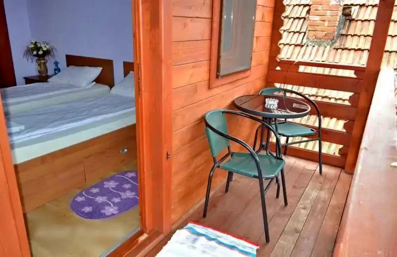 Cristur Cazare | Motel (K0667-14) Imaginea poate fi supusă drepturilor de autor. Se recomandă contactarea titularului drepturilor.