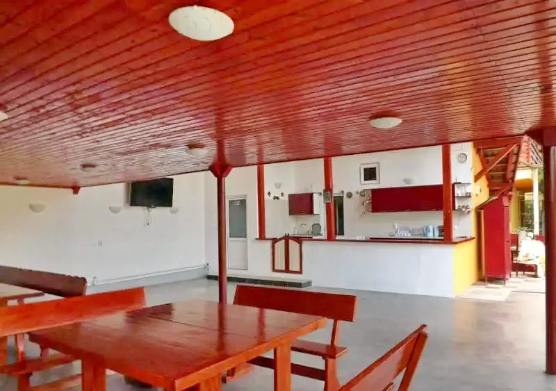 Cristur Cazare | Motel (K0667-21) Imaginea poate fi supusă drepturilor de autor. Se recomandă contactarea titularului drepturilor.