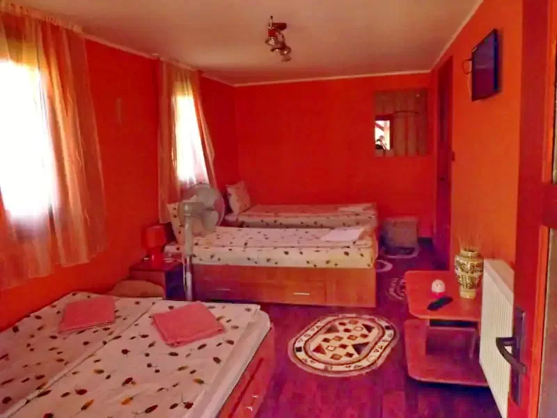 Cristur Cazare | Motel (K0667-26) Imaginea poate fi supusă drepturilor de autor. Se recomandă contactarea titularului drepturilor.