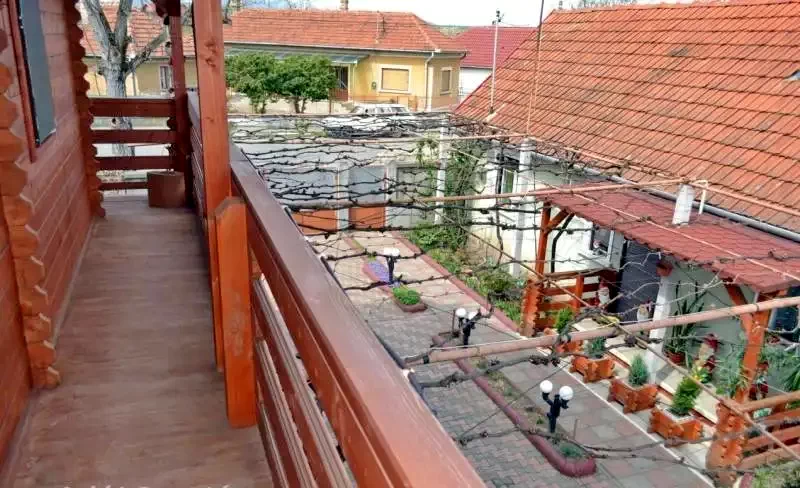 Cristur Cazare | Motel (K0667-31) Imaginea poate fi supusă drepturilor de autor. Se recomandă contactarea titularului drepturilor.