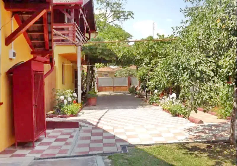 Cristur Cazare | Motel (K0667-32) Imaginea poate fi supusă drepturilor de autor. Se recomandă contactarea titularului drepturilor.