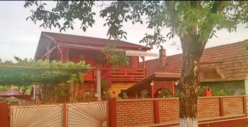 Cristur Cazare | Motel (K0667-36) Imaginea poate fi supusă drepturilor de autor. Se recomandă contactarea titularului drepturilor.