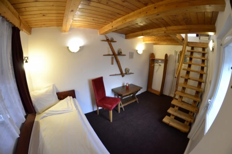 Cristur Cazare | Motel (K1188-10) Imaginea poate fi supusă drepturilor de autor. Se recomandă contactarea titularului drepturilor.