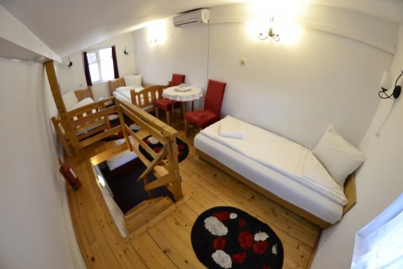 Cristur Cazare | Motel (K1188-11) Imaginea poate fi supusă drepturilor de autor. Se recomandă contactarea titularului drepturilor.