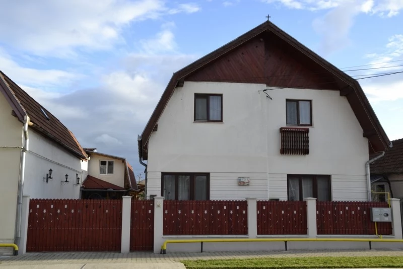 Cristur Cazare | Motel (K1188-14) Imaginea poate fi supusă drepturilor de autor. Se recomandă contactarea titularului drepturilor.