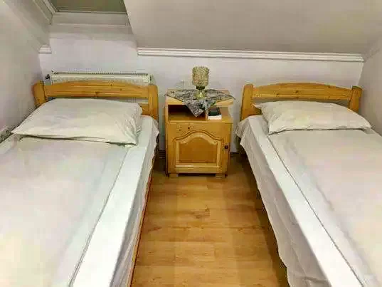 Cazare Ocna de Sus - Pensiunea Engi** | Felsősófalva - Engi Panzió**. Imaginea poate fi supusă drepturilor de autor. Se recomandă contactarea titularului drepturilor.
