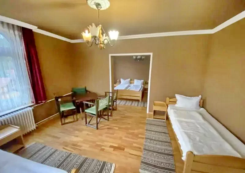 Izvoare Cazare | Motel (K0391-17) Imaginea poate fi supusă drepturilor de autor. Se recomandă contactarea titularului drepturilor.