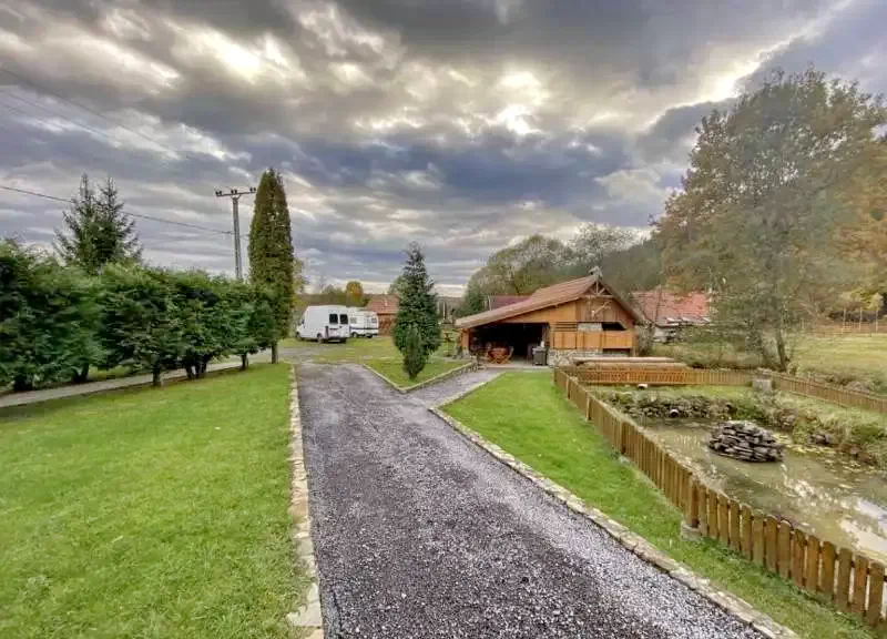 Izvoare Cazare | Motel (K0391-43) Imaginea poate fi supusă drepturilor de autor. Se recomandă contactarea titularului drepturilor.