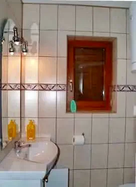 Izvoare Cazare | Motel (K0391-52) Imaginea poate fi supusă drepturilor de autor. Se recomandă contactarea titularului drepturilor.