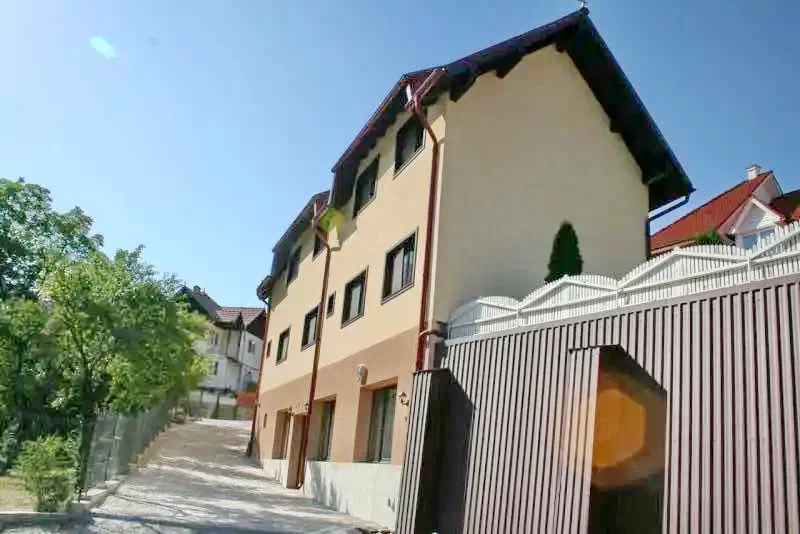 Kovászna Szállás | Motel (K0445-1) A kép szerzői jogvédelem alatt állhat. Javasolt a kapcsolatfelvétel a jog tulajdonossal.