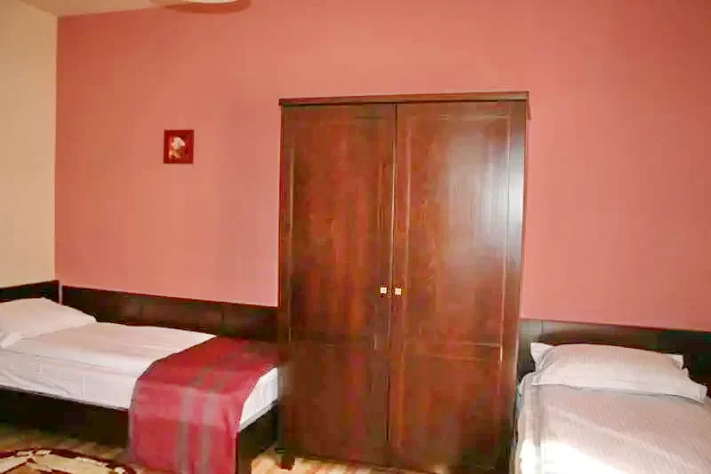 Covasna Cazare | Motel (K0445-14) Imaginea poate fi supusă drepturilor de autor. Se recomandă contactarea titularului drepturilor.