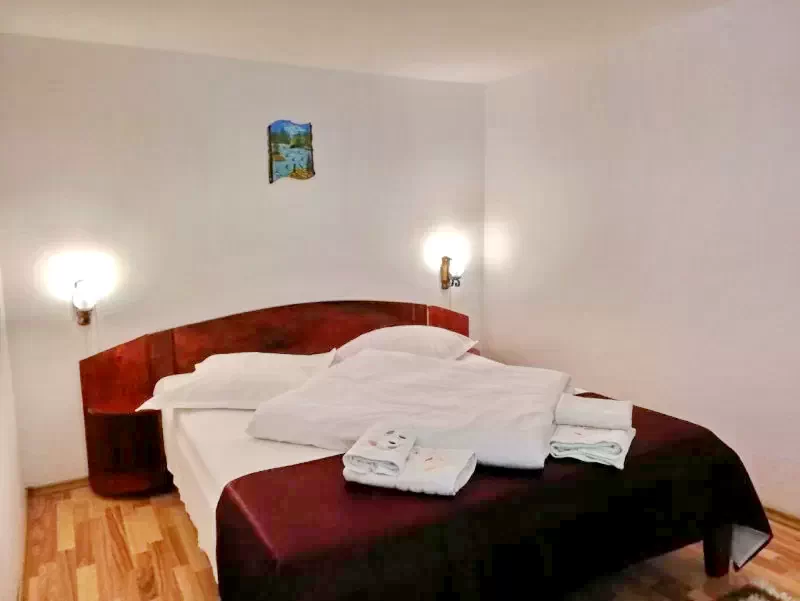 Lacu Roșu Cazare | Motel (K1268-32) Imaginea poate fi supusă drepturilor de autor. Se recomandă contactarea titularului drepturilor.