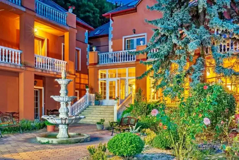 Esztergom Cazare | Pensiune turistică (K0758-16) Imaginea poate fi supusă drepturilor de autor. Se recomandă contactarea titularului drepturilor.