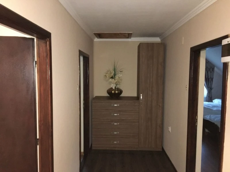 Pietroasa Cazare | Cabană (K1519-10) Imaginea poate fi supusă drepturilor de autor. Se recomandă contactarea titularului drepturilor.