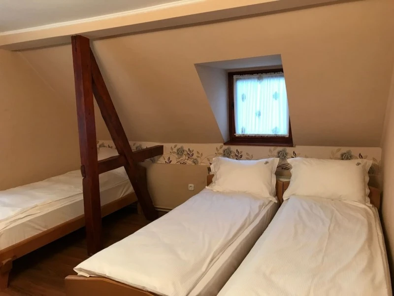 Pietroasa Cazare | Cabană (K1519-37) Imaginea poate fi supusă drepturilor de autor. Se recomandă contactarea titularului drepturilor.