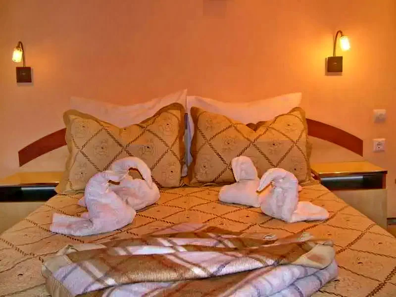 Băile Herculane Cazare | Motel (K0831-10) Imaginea poate fi supusă drepturilor de autor. Se recomandă contactarea titularului drepturilor.