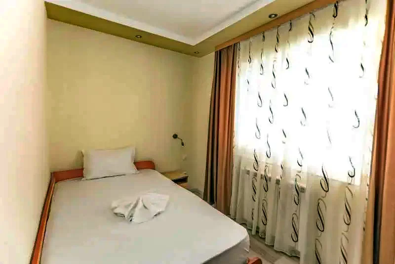 Băile Herculane Cazare | Motel (K0831-12) Imaginea poate fi supusă drepturilor de autor. Se recomandă contactarea titularului drepturilor.