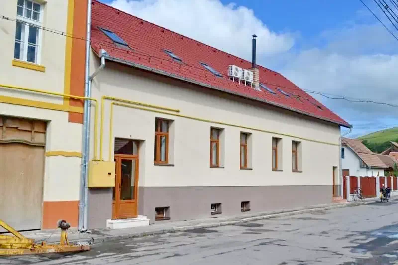 Székelykeresztúr Szállás | Fogadó (K1289-21) A kép szerzői jogvédelem alatt állhat. Javasolt a kapcsolatfelvétel a jog tulajdonossal.