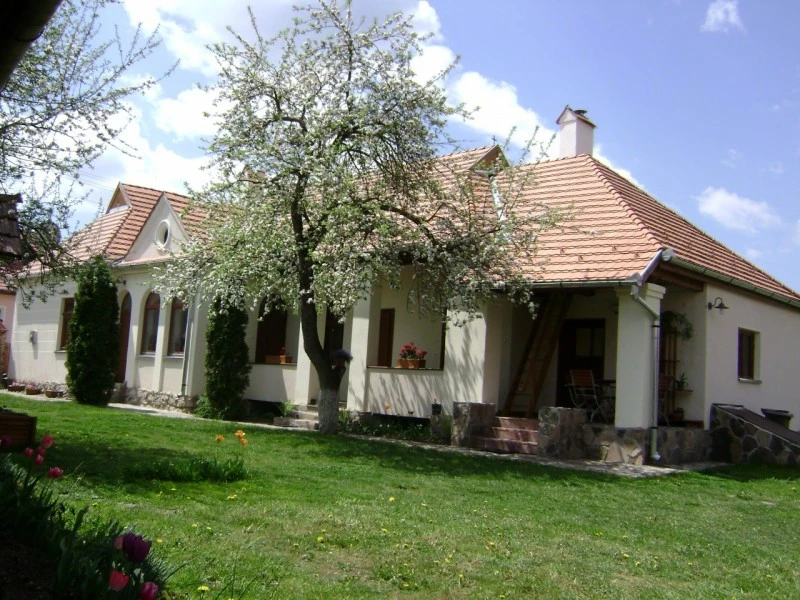 Ajnád Szállás | Motel (K0546-25) A kép szerzői jogvédelem alatt állhat. Javasolt a kapcsolatfelvétel a jog tulajdonossal.