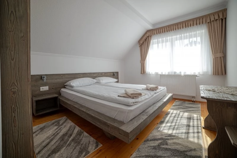 Bisericani Cazare | Hotel**** (K1501-11) Imaginea poate fi supusă drepturilor de autor. Se recomandă contactarea titularului drepturilor.