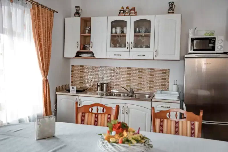 Sic Cazare | Motel (K1379-9) Imaginea poate fi supusă drepturilor de autor. Se recomandă contactarea titularului drepturilor.