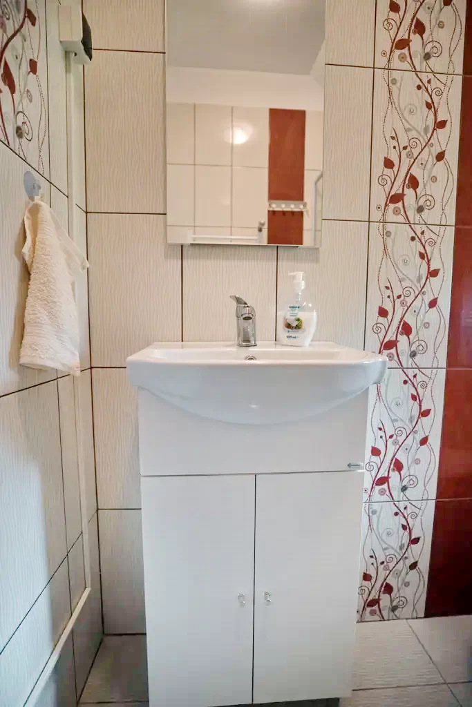 Sic Cazare | Motel (K1379-25) Imaginea poate fi supusă drepturilor de autor. Se recomandă contactarea titularului drepturilor.