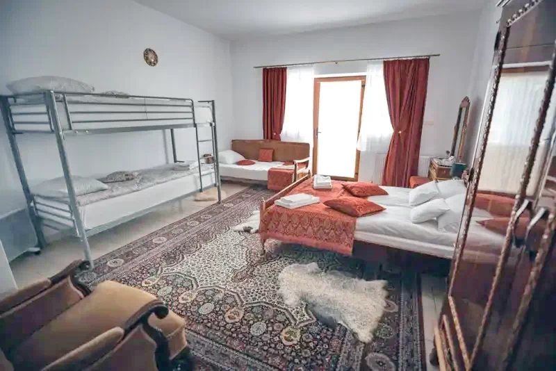 Sic Cazare | Motel (K1379-41) Imaginea poate fi supusă drepturilor de autor. Se recomandă contactarea titularului drepturilor.