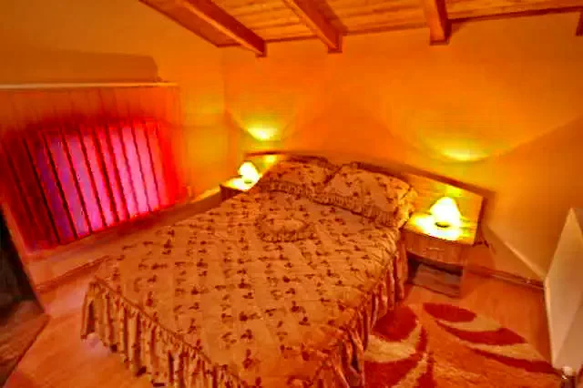 Băile Herculane Cazare | Motel (K0890-8) Imaginea poate fi supusă drepturilor de autor. Se recomandă contactarea titularului drepturilor.