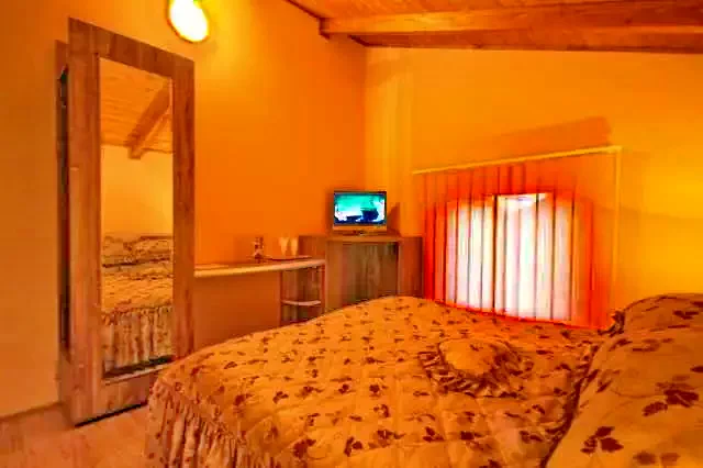 Băile Herculane Cazare | Motel (K0890-9) Imaginea poate fi supusă drepturilor de autor. Se recomandă contactarea titularului drepturilor.