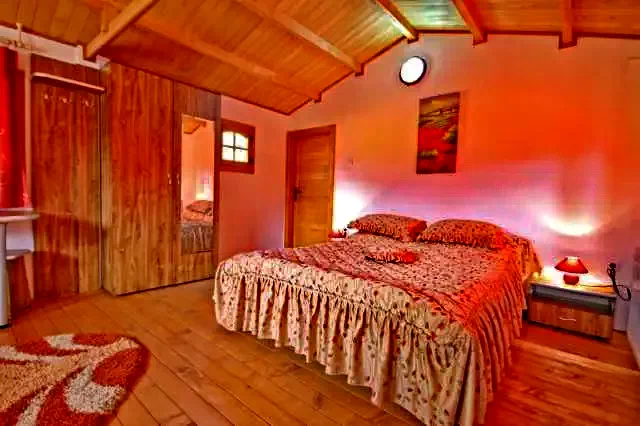 Băile Herculane Cazare | Motel (K0890-14) Imaginea poate fi supusă drepturilor de autor. Se recomandă contactarea titularului drepturilor.