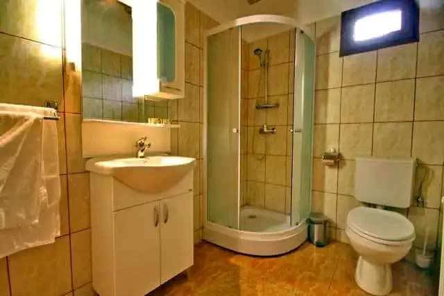 Băile Herculane Cazare | Motel (K0890-16) Imaginea poate fi supusă drepturilor de autor. Se recomandă contactarea titularului drepturilor.