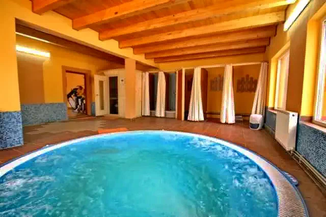 Băile Herculane Cazare | Motel (K0890-22) Imaginea poate fi supusă drepturilor de autor. Se recomandă contactarea titularului drepturilor.