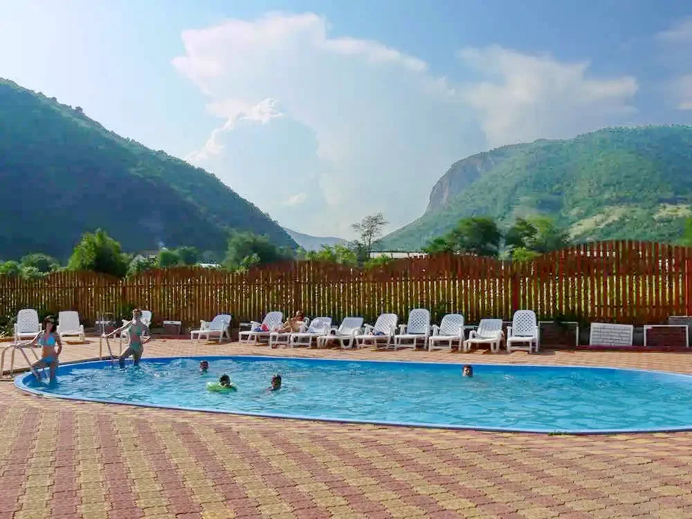 Herkulesfürdő Szállás | Motel (K0890-24) A kép szerzői jogvédelem alatt állhat. Javasolt a kapcsolatfelvétel a jog tulajdonossal.