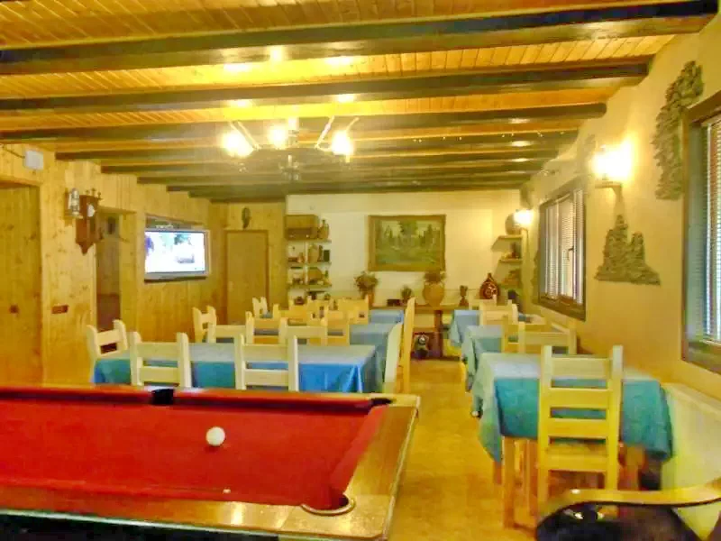 Rucăr Cazare | Hotel**** (K0125-2) Imaginea poate fi supusă drepturilor de autor. Se recomandă contactarea titularului drepturilor.