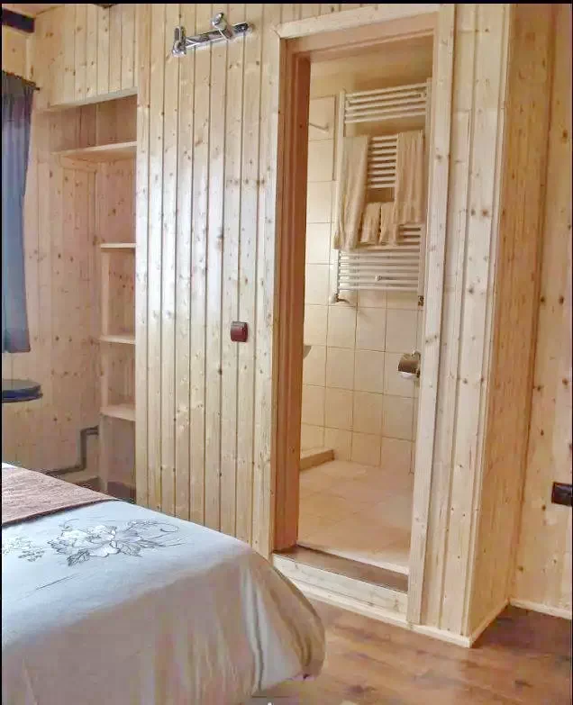 Rucăr Cazare | Hotel**** (K0125-33) Imaginea poate fi supusă drepturilor de autor. Se recomandă contactarea titularului drepturilor.