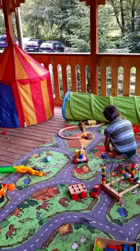 Rucăr Cazare | Hotel**** (K0125-42) Imaginea poate fi supusă drepturilor de autor. Se recomandă contactarea titularului drepturilor.