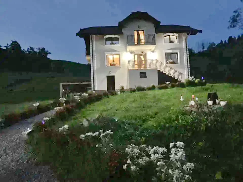 Óradna Szállás | Panzió (K1256-33) A kép szerzői jogvédelem alatt állhat. Javasolt a kapcsolatfelvétel a jog tulajdonossal. Óradna Szállás | Panzió (K1256-33) A kép szerzői jogvédelem alatt állhat. Javasolt a kapcsolatfelvétel a jog tulajdonossal.