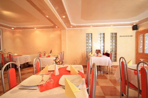 Băile Herculane Cazare | Motel (K0544-5) Imaginea poate fi supusă drepturilor de autor. Se recomandă contactarea titularului drepturilor.