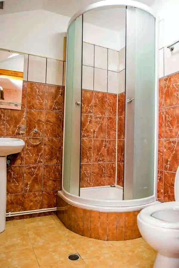 Băile Herculane Cazare | Motel (K0544-22) Imaginea poate fi supusă drepturilor de autor. Se recomandă contactarea titularului drepturilor.