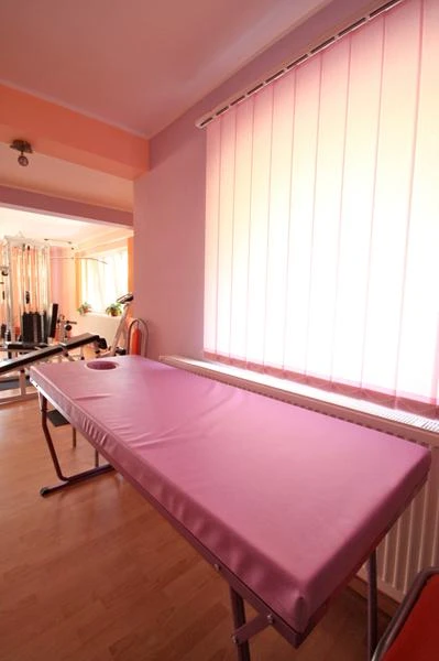 Herkulesfürdő Szállás | Motel (K0544-26) A kép szerzői jogvédelem alatt állhat. Javasolt a kapcsolatfelvétel a jog tulajdonossal.