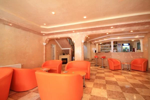 Băile Herculane Cazare | Motel (K0544-28) Imaginea poate fi supusă drepturilor de autor. Se recomandă contactarea titularului drepturilor.