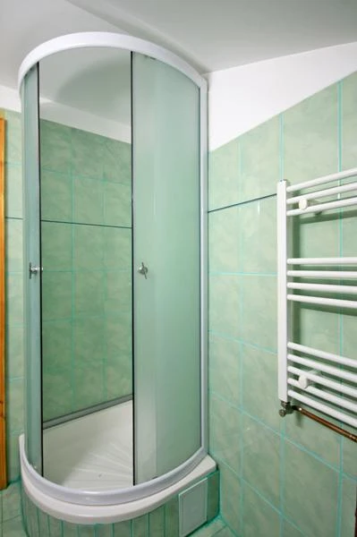 Băile Herculane Cazare | Motel (K0544-35) Imaginea poate fi supusă drepturilor de autor. Se recomandă contactarea titularului drepturilor.