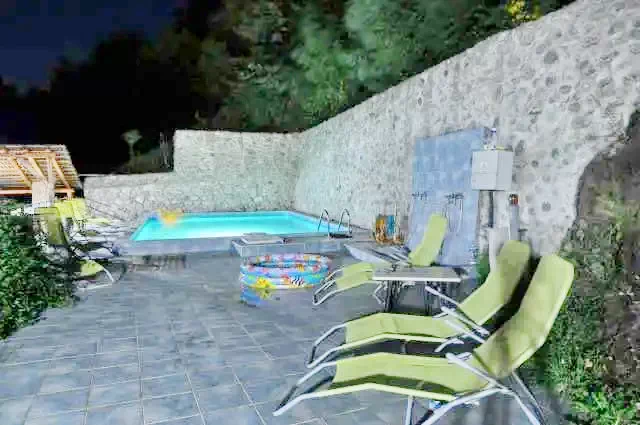 Băile Herculane Cazare | Motel (K0544-42) Imaginea poate fi supusă drepturilor de autor. Se recomandă contactarea titularului drepturilor.